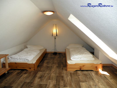 Das Dachgeschoß, zugänglich über eine offene Treppe vom Schlaf-/Gästezimmer 3