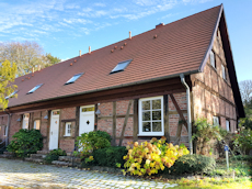 Klicken Sie hier und besichtigen das "Alte Gutshaus" Losentitz auf Rügen!
